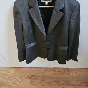 Jone New york Blazer size 10 Grey